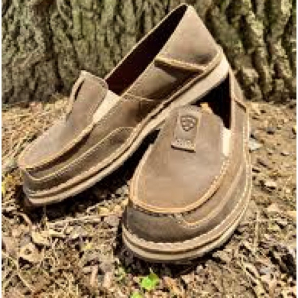 Ariat Women’s Cruiser brown bomber. Size 6B worn once or twice.